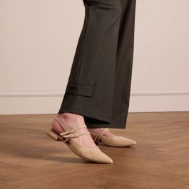 Beige suède slingbacks met dubbele bandjes