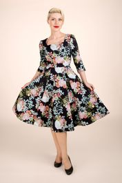 Janet floral swing jurk in zwart en multi