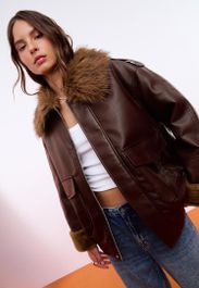 Stradivarius jack van leereffect met gecombineerde kraag bruin xl
