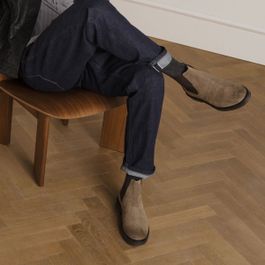 Taupe suède chelsea boots